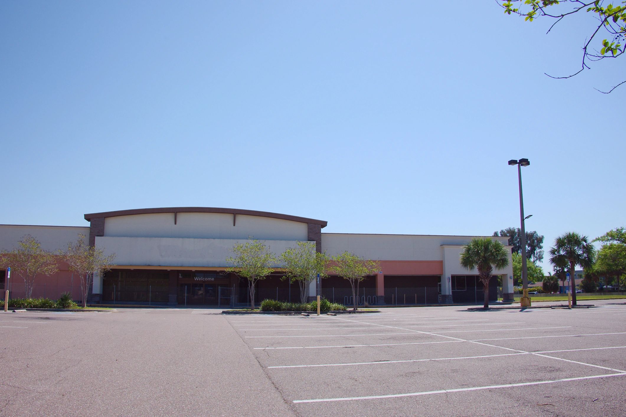 Commercial exterior building cleaning service